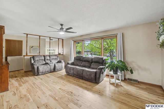 1821 Sherwood Cove, Fremont, NE 68025