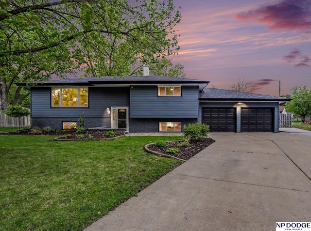 1821 Sherwood Cove, Fremont, NE 68025