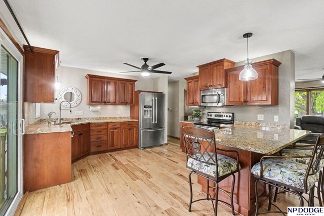 1821 Sherwood Cove, Fremont, NE 68025