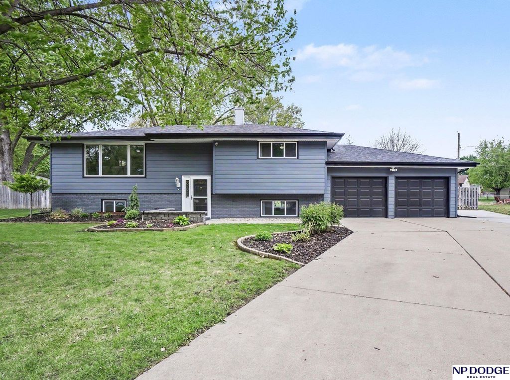 1821 Sherwood Cove, Fremont, NE 68025