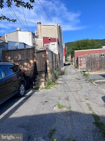 812 LOCUST ST, Reading, PA 19604