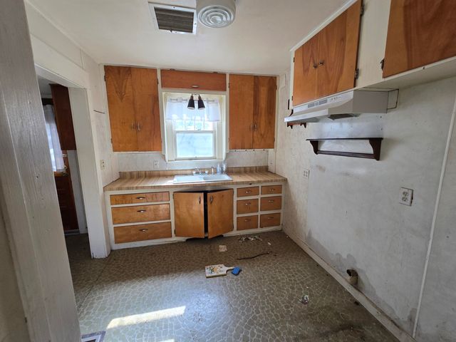 1006 Nassau, Plainview, TX 79072