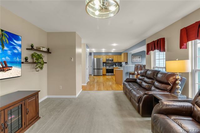 6360 Green Valley Lane, Lockport Town, NY 14094