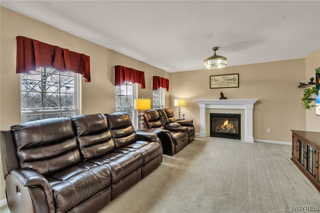 6360 Green Valley Lane, Lockport Town, NY 14094