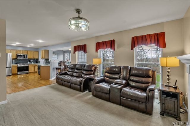 6360 Green Valley Lane, Lockport Town, NY 14094