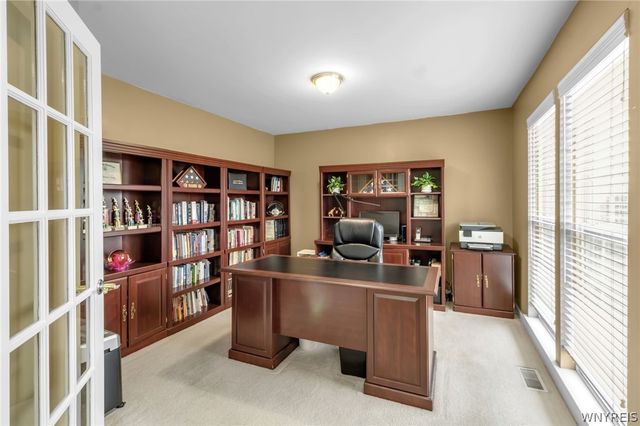 6360 Green Valley Lane, Lockport Town, NY 14094