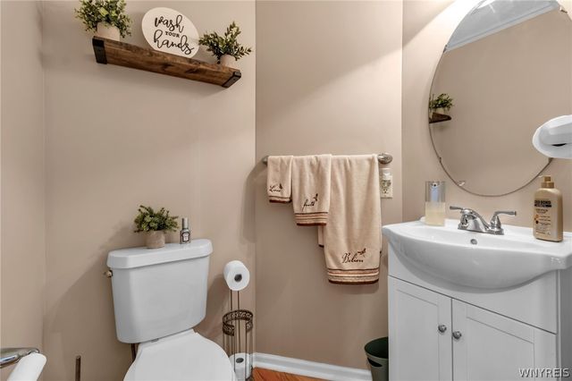 6360 Green Valley Lane, Lockport Town, NY 14094