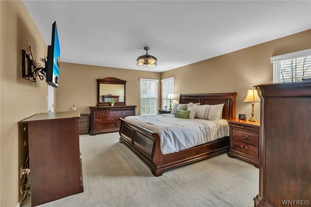 6360 Green Valley Lane, Lockport Town, NY 14094