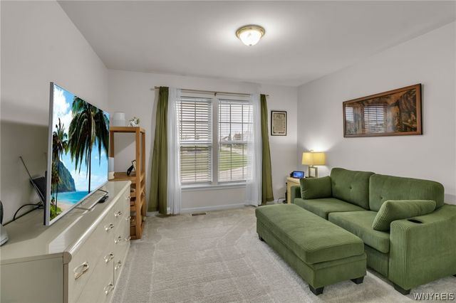 6360 Green Valley Lane, Lockport Town, NY 14094