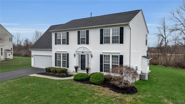 6360 Green Valley Lane, Lockport Town, NY 14094