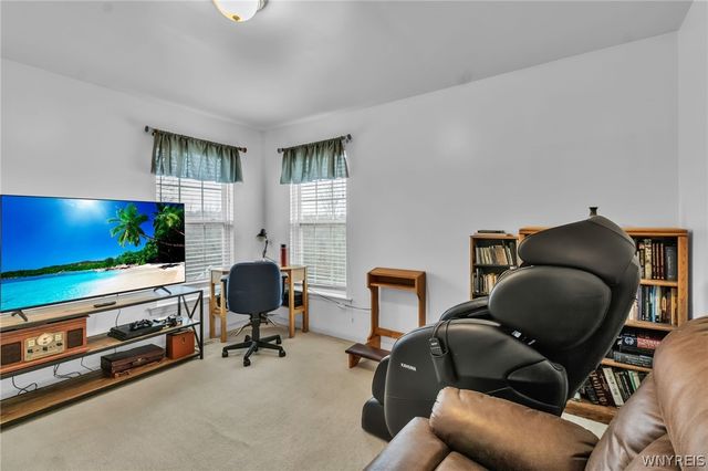 6360 Green Valley Lane, Lockport Town, NY 14094