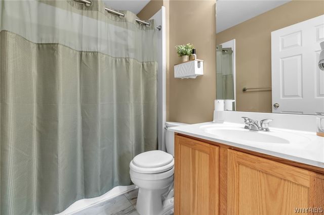 6360 Green Valley Lane, Lockport Town, NY 14094