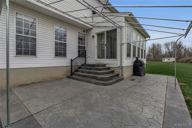 6360 Green Valley Lane, Lockport Town, NY 14094