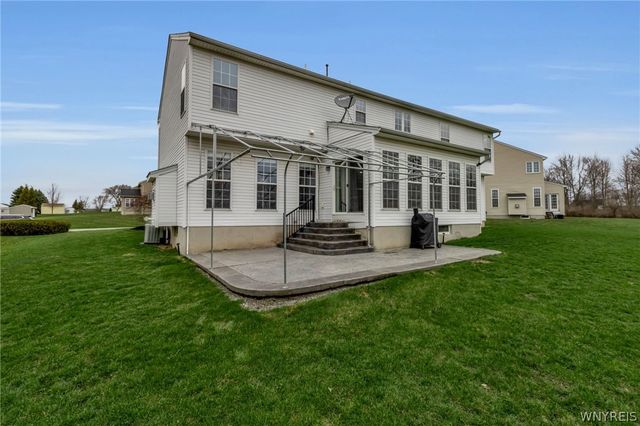 6360 Green Valley Lane, Lockport Town, NY 14094