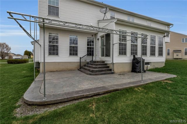 6360 Green Valley Lane, Lockport Town, NY 14094