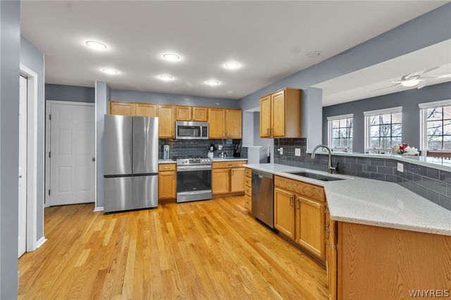 6360 Green Valley Lane, Lockport Town, NY 14094