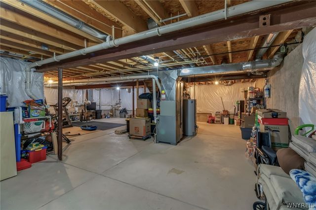 6360 Green Valley Lane, Lockport Town, NY 14094