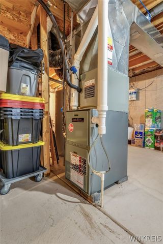 6360 Green Valley Lane, Lockport Town, NY 14094