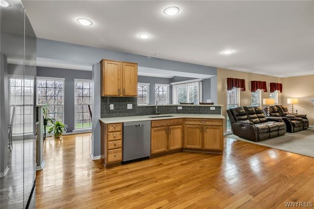 6360 Green Valley Lane, Lockport Town, NY 14094