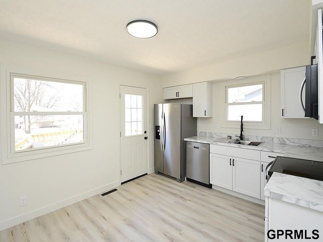 109 Wagon Train Avenue, Hickman, NE 68372