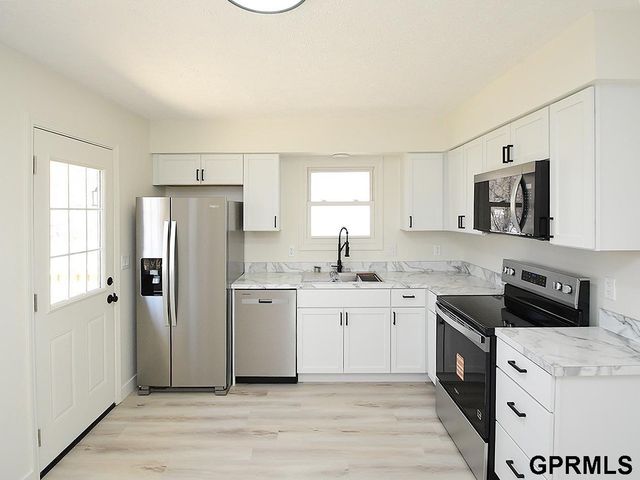 109 Wagon Train Avenue, Hickman, NE 68372