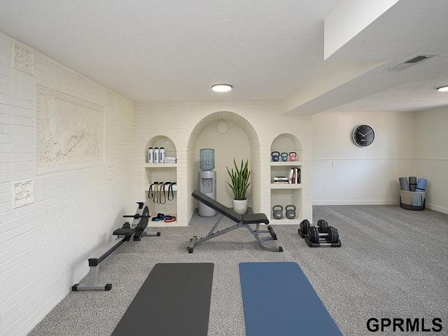 109 Wagon Train Avenue, Hickman, NE 68372