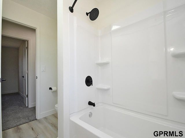 109 Wagon Train Avenue, Hickman, NE 68372