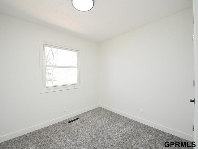 109 Wagon Train Avenue, Hickman, NE 68372