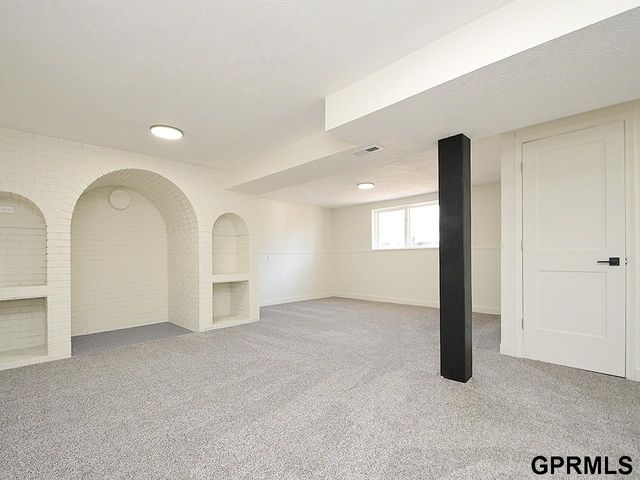 109 Wagon Train Avenue, Hickman, NE 68372