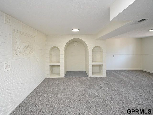 109 Wagon Train Avenue, Hickman, NE 68372