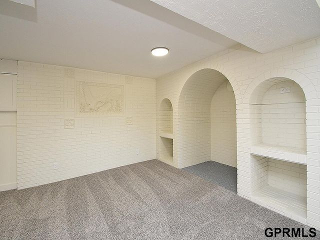 109 Wagon Train Avenue, Hickman, NE 68372