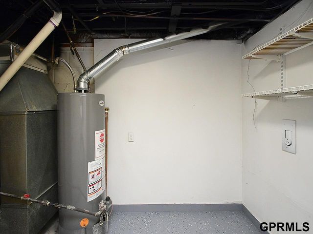 109 Wagon Train Avenue, Hickman, NE 68372