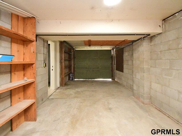 109 Wagon Train Avenue, Hickman, NE 68372