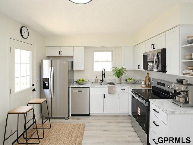 109 Wagon Train Avenue, Hickman, NE 68372