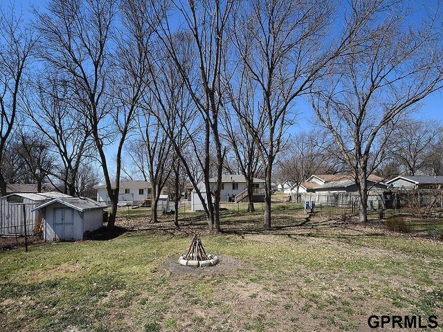 109 Wagon Train Avenue, Hickman, NE 68372