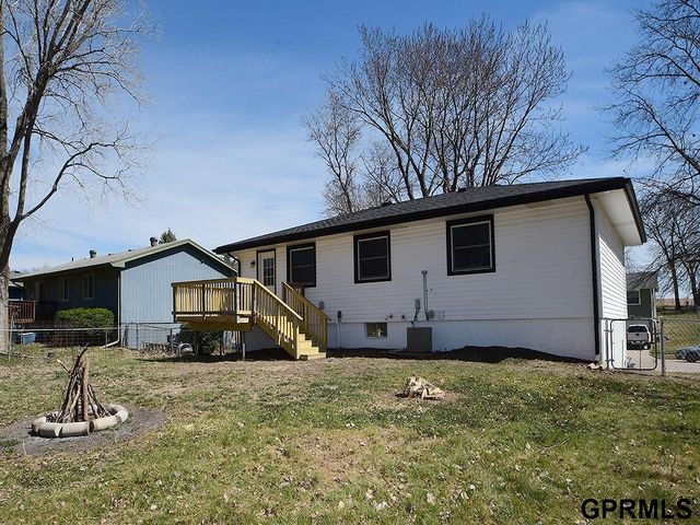 109 Wagon Train Avenue, Hickman, NE 68372