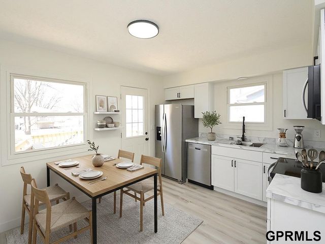 109 Wagon Train Avenue, Hickman, NE 68372