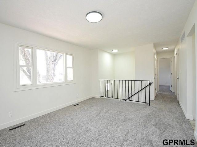 109 Wagon Train Avenue, Hickman, NE 68372