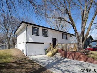 109 Wagon Train Avenue, Hickman, NE 68372