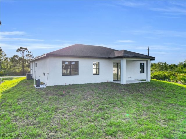 540 Lone Star LN, Lehigh Acres, FL 33974