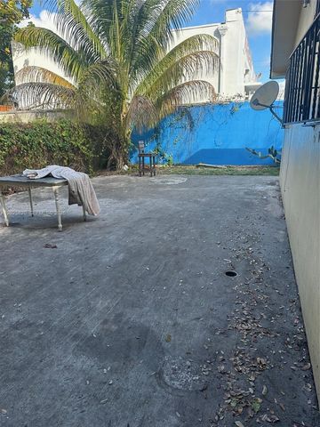 7024 NW 6th Ave 1, Miami, FL 33150
