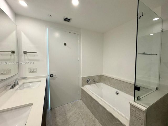 488 NE 18th Street 5005, Miami, FL 33132