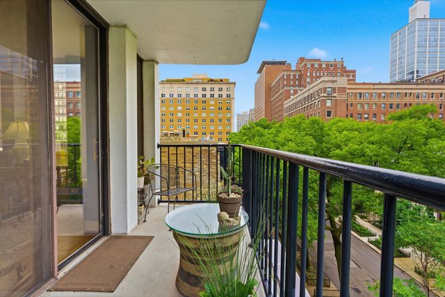 1230 N State Parkway 5B, Chicago, IL 60610