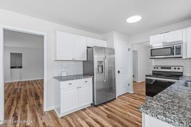 8205 Pipilo Pl, Louisville, KY 40242