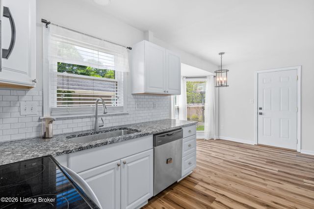 8205 Pipilo Pl, Louisville, KY 40242