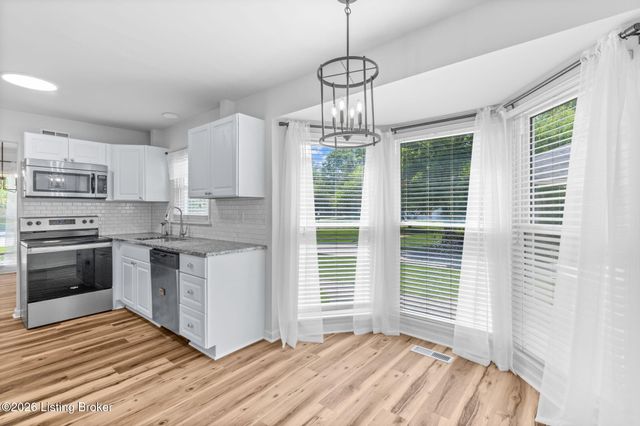 8205 Pipilo Pl, Louisville, KY 40242