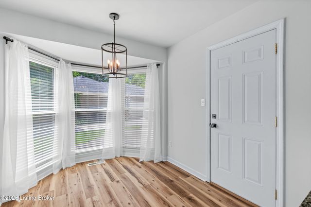 8205 Pipilo Pl, Louisville, KY 40242