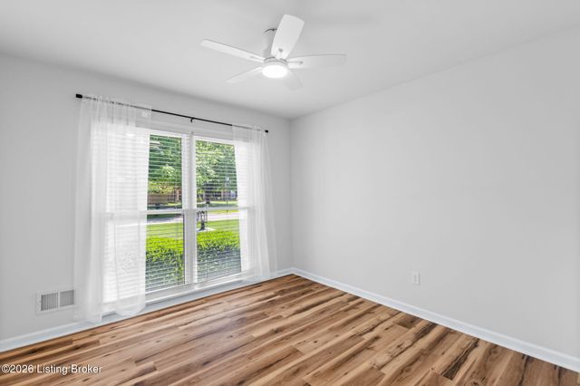 8205 Pipilo Pl, Louisville, KY 40242