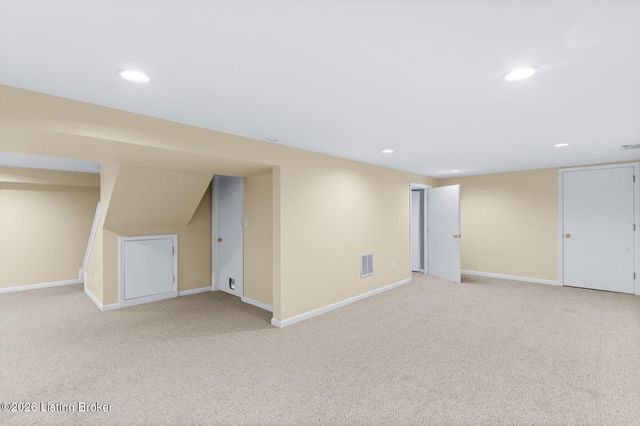 8205 Pipilo Pl, Louisville, KY 40242