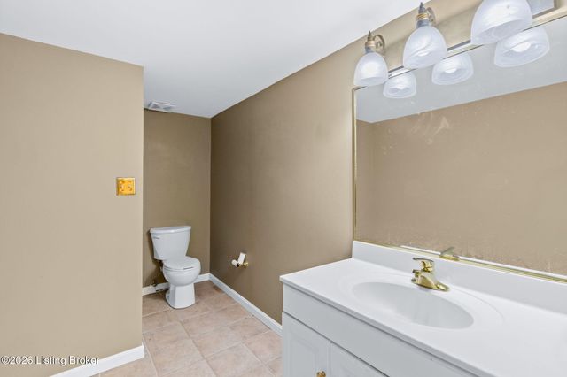 8205 Pipilo Pl, Louisville, KY 40242